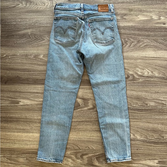 Levi's Blue Straight Leg Wedgie Jeans with Faded Wash - Picture 2 of 6